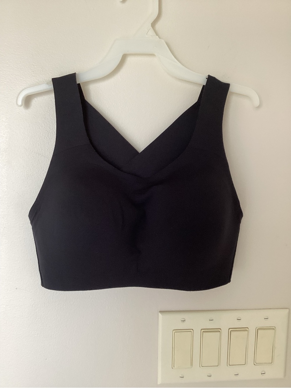 Lululemon Athletica Sports Bra. See photo for flaw.🌹 - Picture 8 of 11